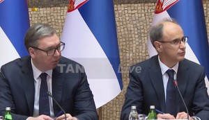 Aleksandar Vučić, Đuro Macut