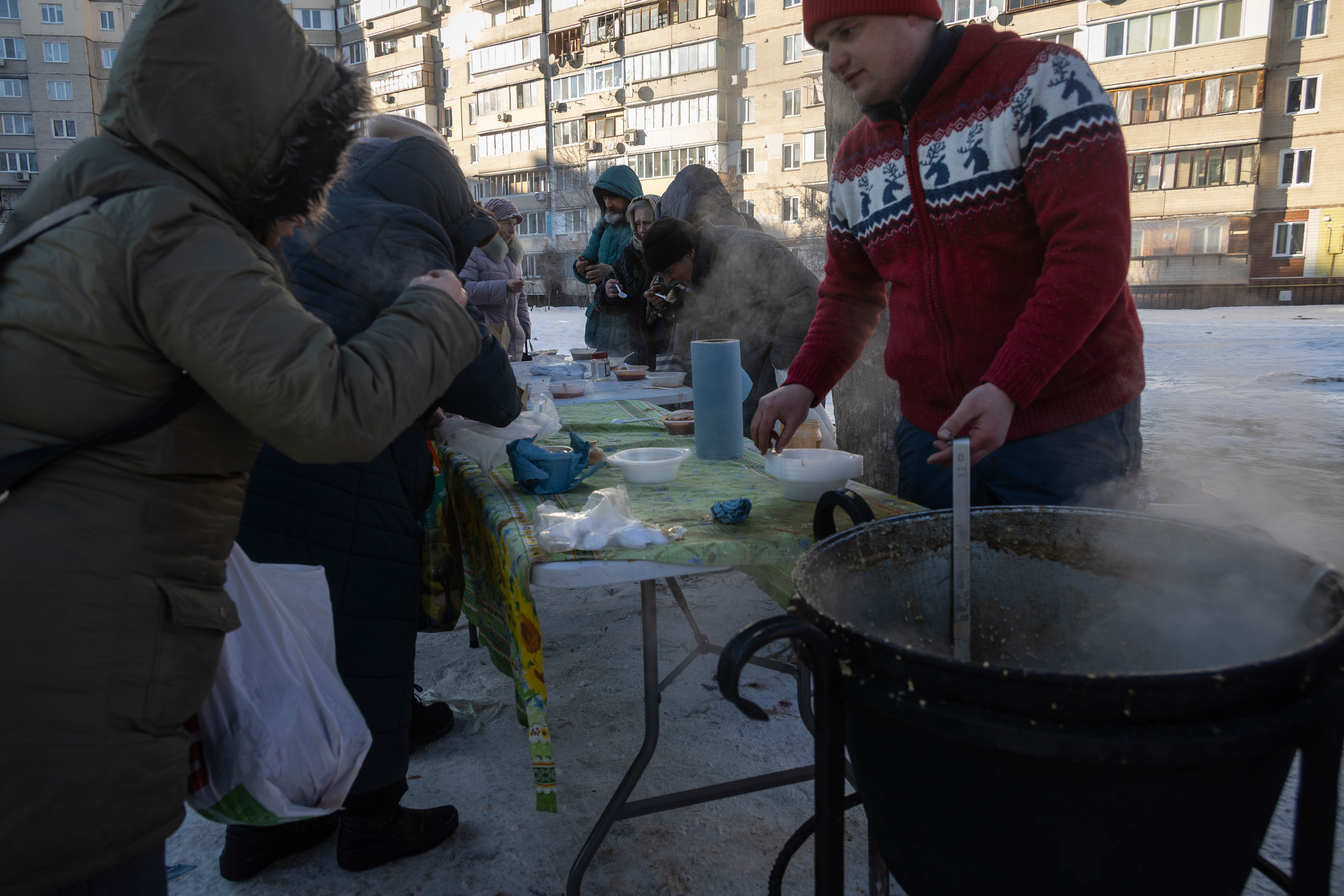 Une nonagénaire de Kiev survit à 8°C et compare cet hiver à 1942
