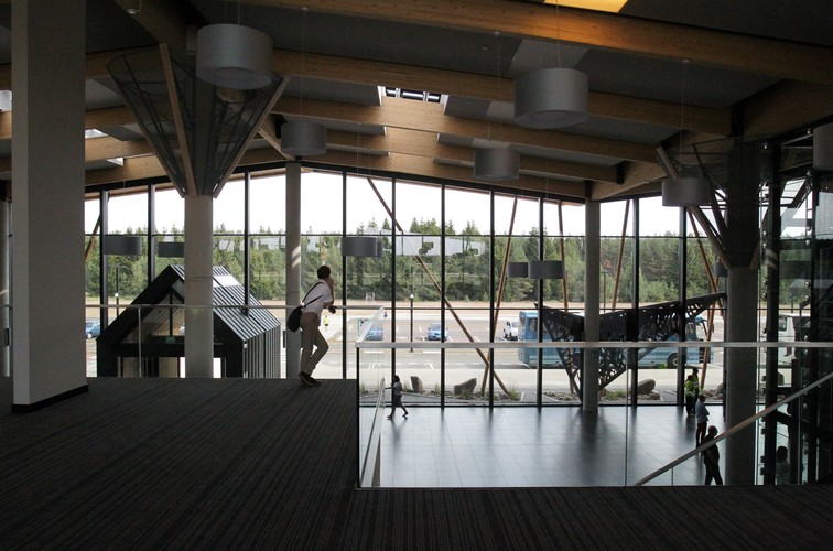 Lotnisko zajmuje 460 hektarów. Na zdjęciu - terminal pasażerski w nowym porcie lotniczym Olsztyn-Mazury w Szymanach. <br><br>(tw/ukit) PAP/Tomasz Waszczuk