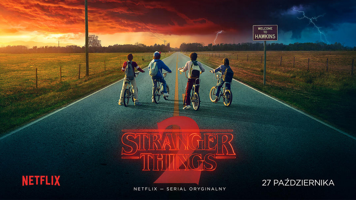 Drugi sezon serialu "Stranger Things" zadebiutuje w seriwsie Netflix 27 października, a nie tak jak podawano wcześniej 31 października w Halloween. Twórcy zaprezentowali również plakat promujący produkcję i krótki zwiastun.