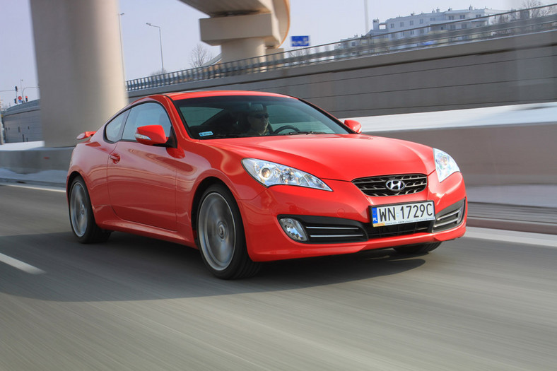 Hyundai Genesis Coupe: czerwony palacz gumy