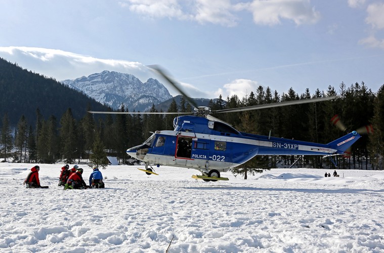 Grupa ratowników Tatrzańskiego Ochotniczego Pogotowia Ratunkowego