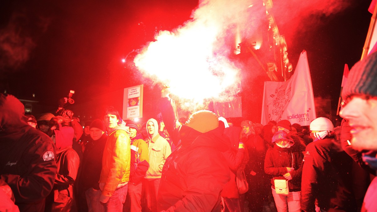 Protest przeciwko ACTA przed Pałacem Prezydenckim