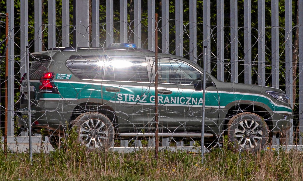 28.04.2024 Usnarz Gorny . Mala wioska przy granicy polsko - bialoruskiej , gdzie w 2021 roku , we wrzesniu Straz Graniczna razem z wojskiem i policja przetrzymywali na pasie granicznym grupe kilkunastu Afganczykow przez kilka tygodni . Migranci nie byli tez wpuszczeni na teren Bialorusi , bo z drugiej strony nie wpuszczali ich Bialorusini . Fot. Agnieszka Sadowska/ Agencja Wyborcza.pl *** Local Caption *** .