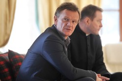 Pazura broni profesora Chazana: Powinniśmy postawić mu pomnik