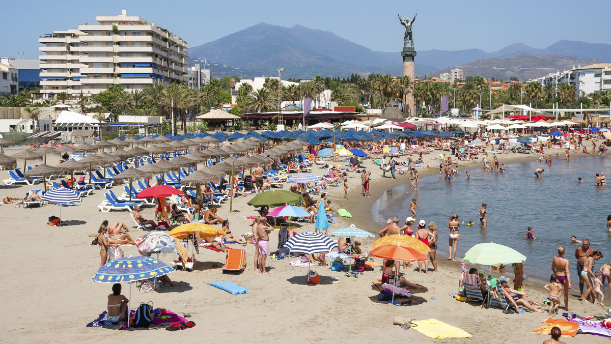 Marbella zaostrza prawo. Słono zapłacimy za robienie z morza toalety