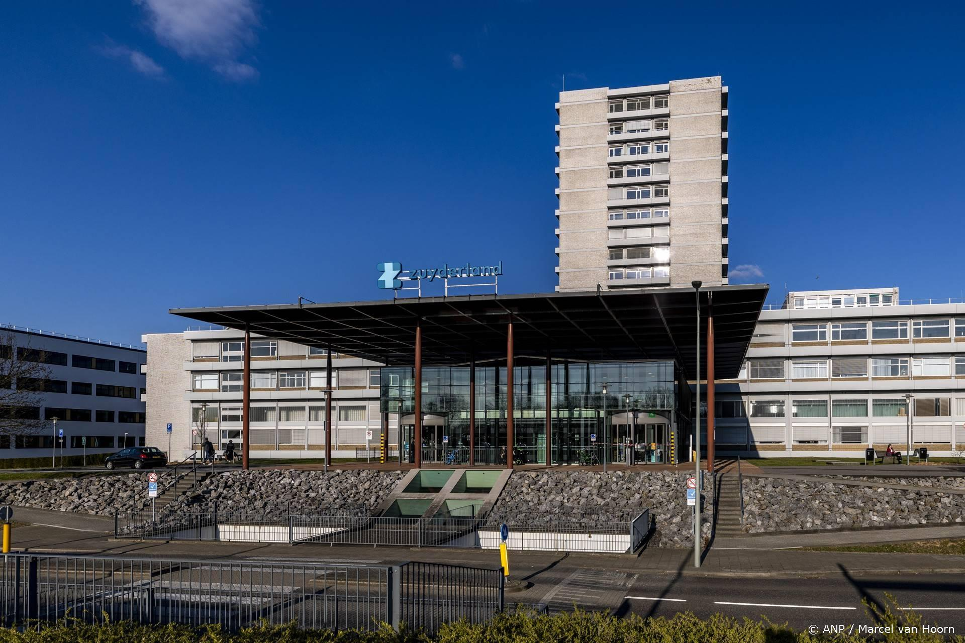 Auto ramt het ziekenhuis in Heerlen: instortingsgevaar, kamers gesloten