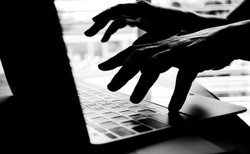 Kilkadziesiąt osób zatrzymanych. Policja nie odpuszcza hejterom