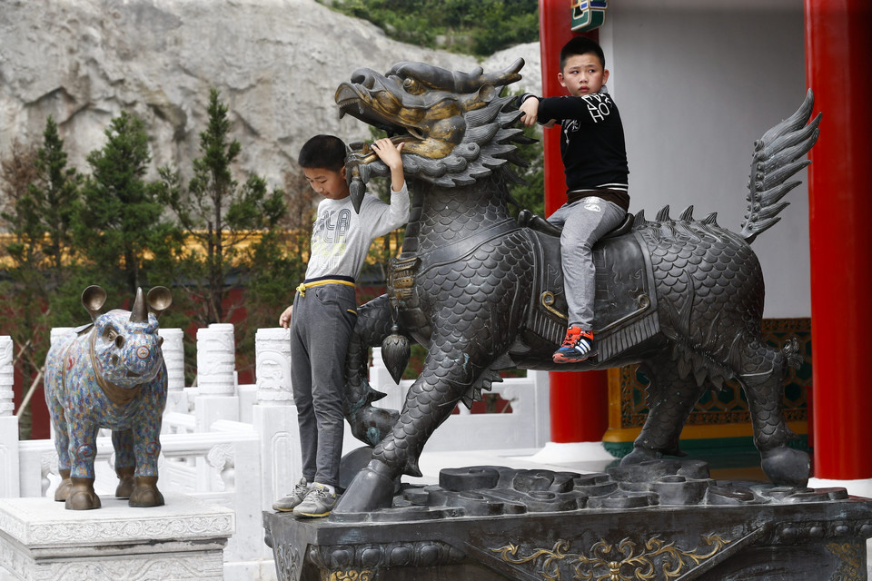 Chiny - replikę pałacu letniego Yuanmingyuan otwarto w Hengdian, 1000 km od Pekinu 