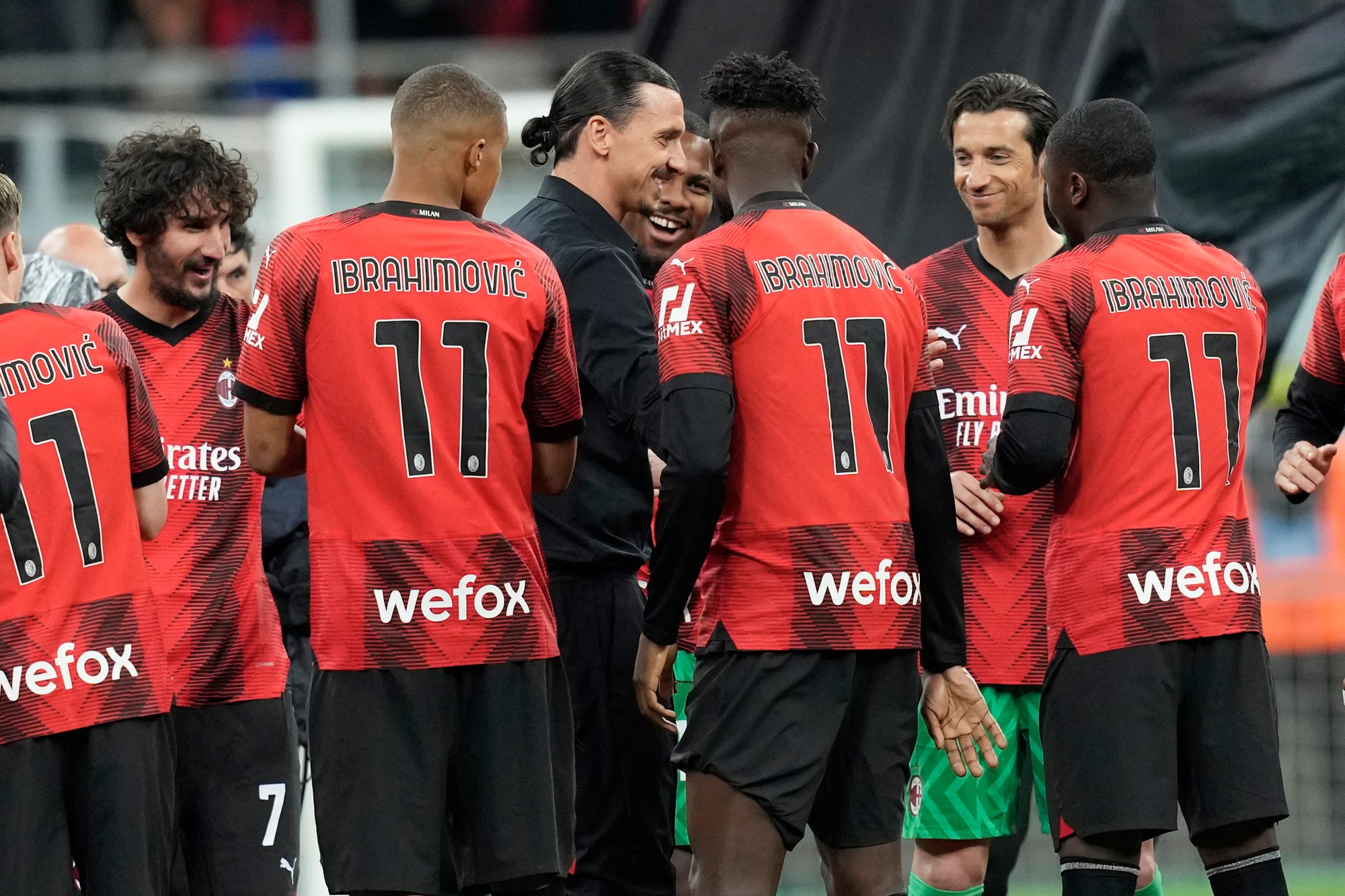 Švédsky futbalista Zlatan Ibrahimovič oznámil koniec kariéry.