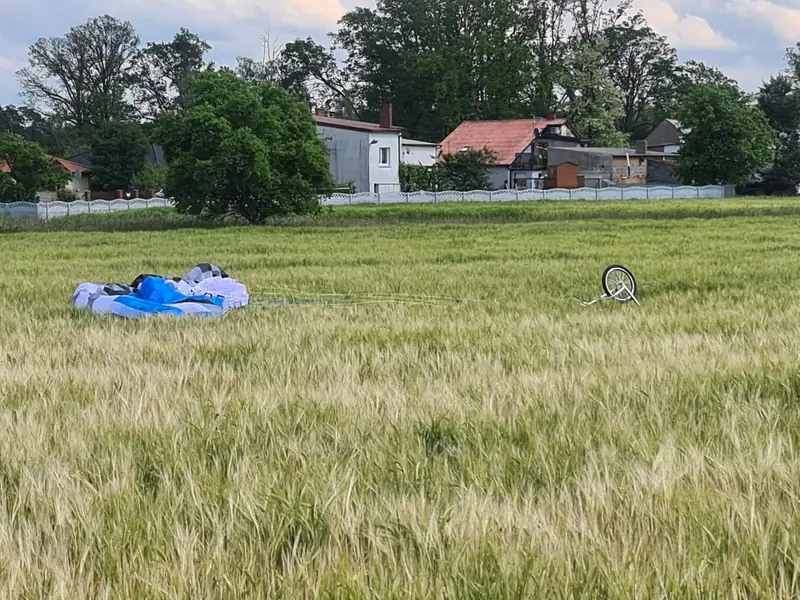 Gdy Karolina pierwszy raz wzbiła się w powietrze i przeleciała trasę, zabrakło jej tchu. Ta przygoda pochłonęła ją bez reszty