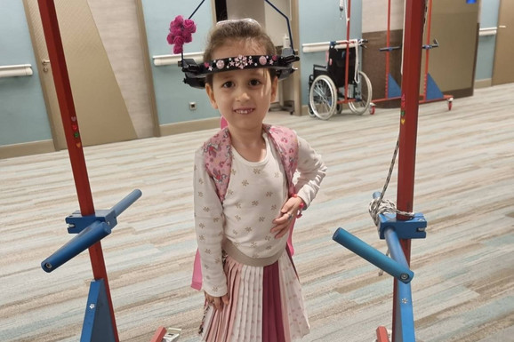 "Operacija je trajala dugo, čak 11 sati..." Mala Sofija Markuljević (4) dobila još jednu bitku, majka joj spremila roze haljinicu za peti rođendan (FOTO)