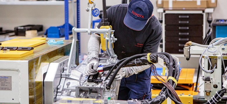 Toyota uruchomiła w Polsce kluczowe centrum napędów hybrydowych. Koncern sypie miliardami