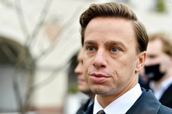 Bosak apeluje do kierowców z "ciekawymi autami": Może narodzi się nowa świecka tradycja