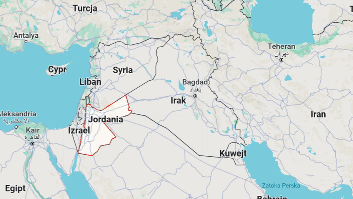 Jordania ogłosiła stan wyjątkowy po tym, jak Iran wystrzelił dziesiątki dronów i rakiet w kierunku Izraela — podaje Sky News. Armia Jordanii jest też w stanie podwyższonej gotowości, a systemy radarowe monitorują aktywność dronów.