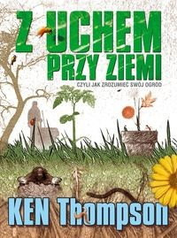 Z uchem przy ziemi