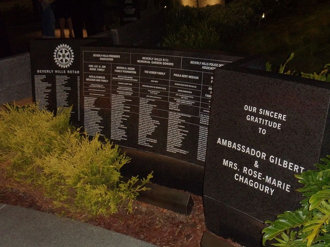 Gilbert Chagoury <br>
Kraj: Nigeria<br>
Majątek: 4,2 mld USD <br>
Branża: Budownictwo<br><br>


Na zdjęciu: Gilbert Chagoury na liście darczyńców klubu Rotary.