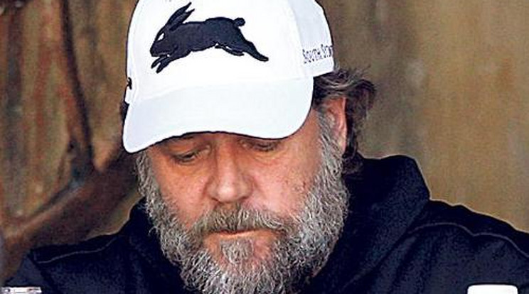 Inkognitóban falt Crowe