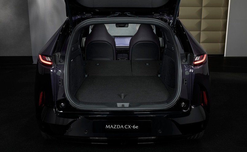 Nowa Mazda CX-6e