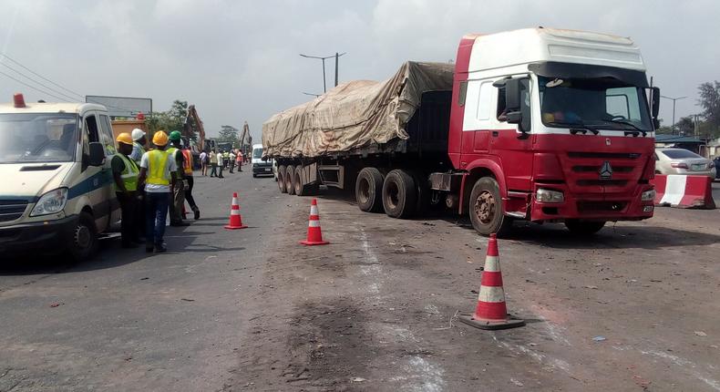 Outbound Lagos traffic diversion to inbound traffic on Lagos-Ibadan Expressway on Tuesday in Lagos. [NAN]