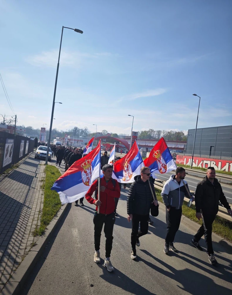 Srbi sa Kosova pešače ka Beogradu