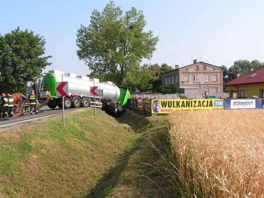 Nie żyją cztery osoby! Tragiczny wypadek pod Kutnem! FOTO