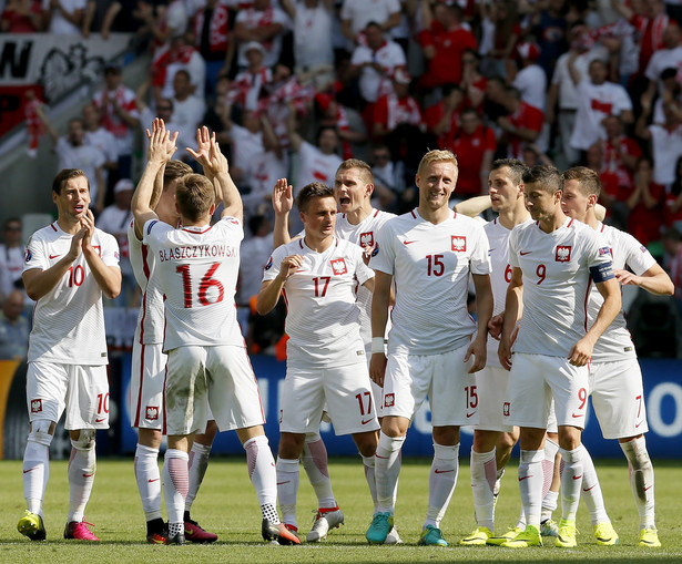Polscy piłkarze po awansie do ćwierćfinału Euro 2016: Nikt za nas nie musi się wstydzić