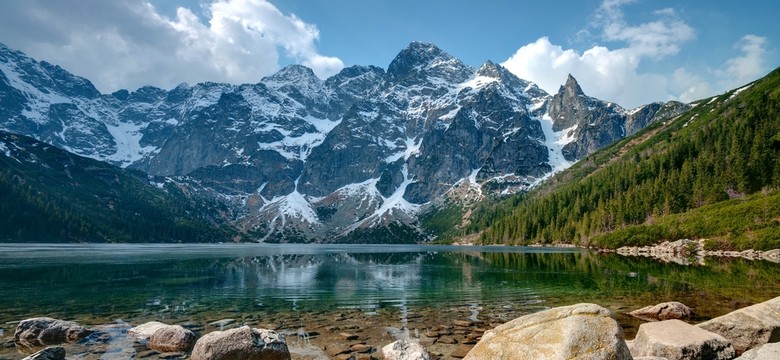 Tatry: Hybrydowe wozy konne testowo powiozą turystów do Morskiego Oka