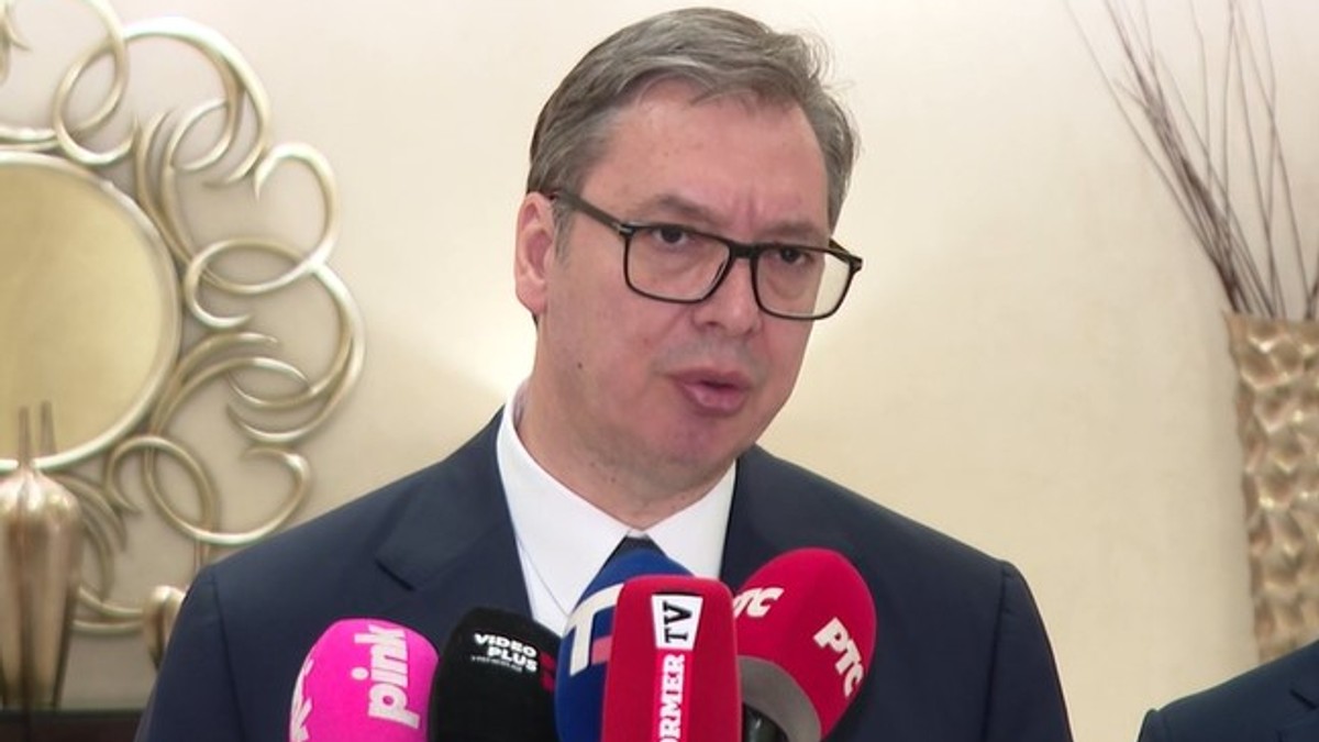 Vučić, Azerbejdžan