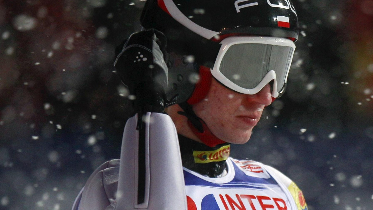 Kamil Stoch po dwóch dobrych skokach treningowych na skoczni w Klingenthal odpuścił kwalifikacje. 23-letni reprezentant Polski oszczędza siły na jutrzejsze zawody - czytamy w serwisie skijumping.pl.