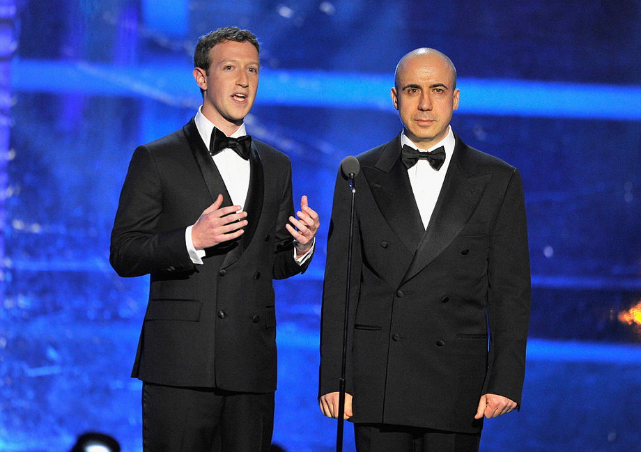 Mark Zuckerberg i Yuri Milner w listopadzie 2015 roku podczas gali Breakthrough Prize Ceremony