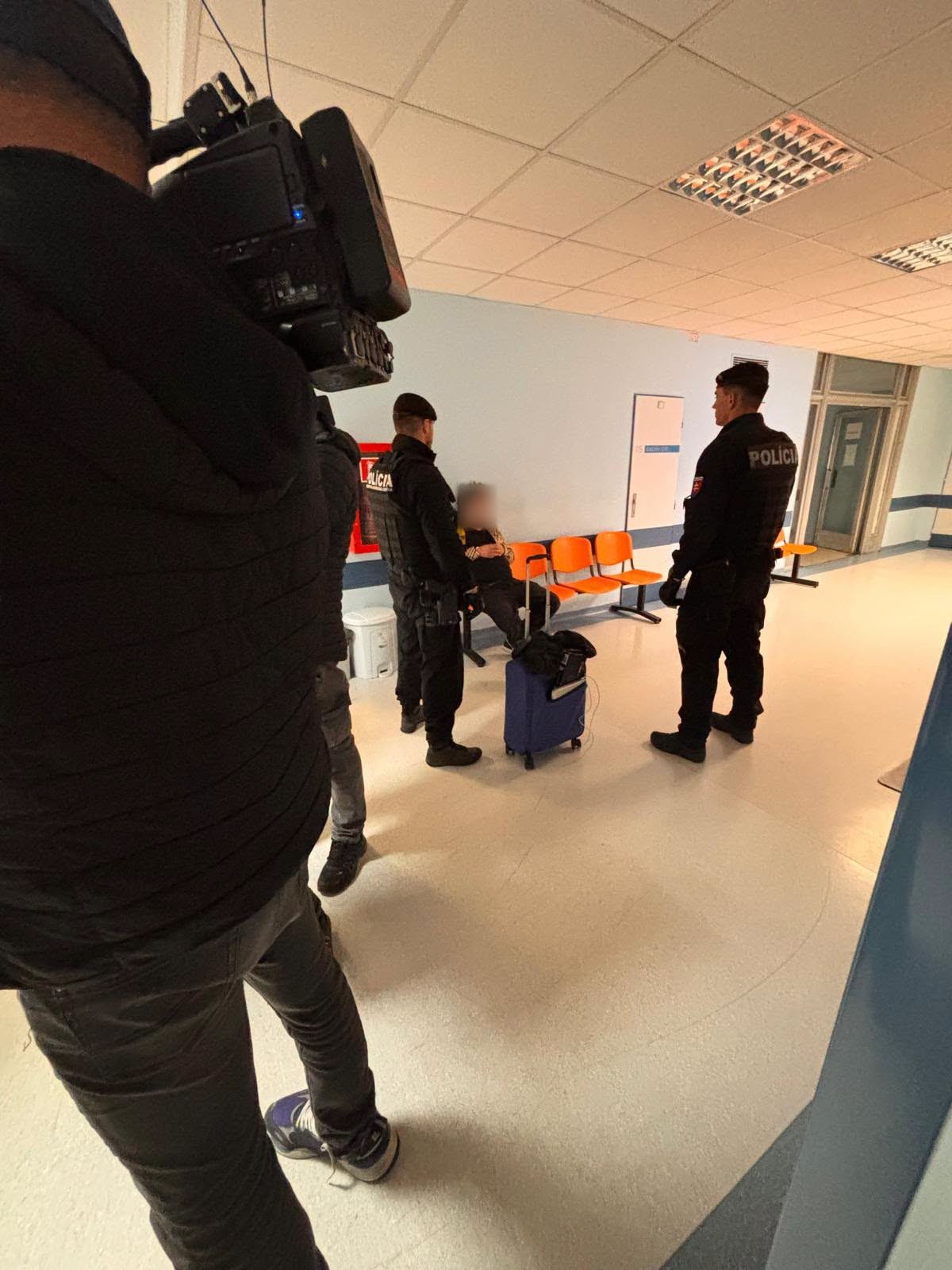 Agresívny opitý Ír zranil dve osoby, nemocnica volá po systémovom riešení.