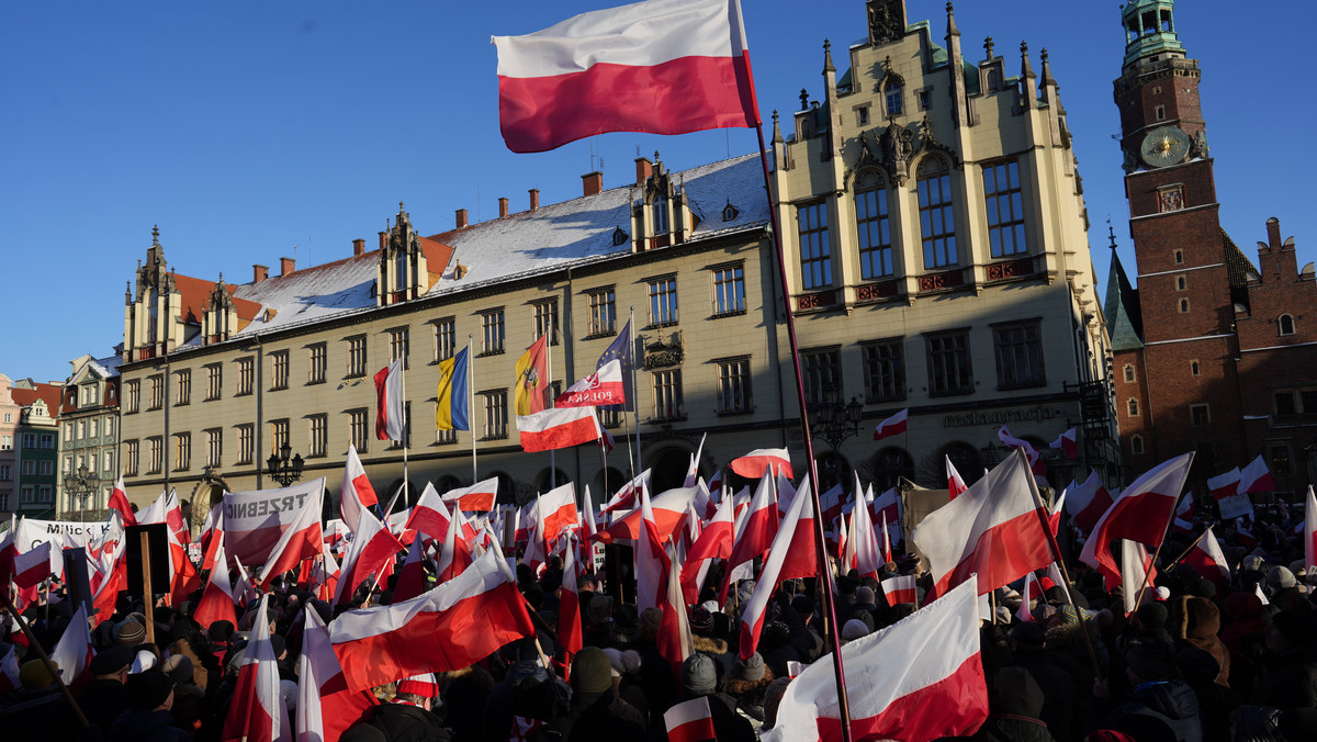 "Protest wolnych Polaków" we Wrocławiu. Na miejscu Beata Kempa i Anna Zalewska