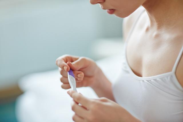 5 dolog, amit mindenképpen tudnod kell a terhességi tesztekről - Glamour