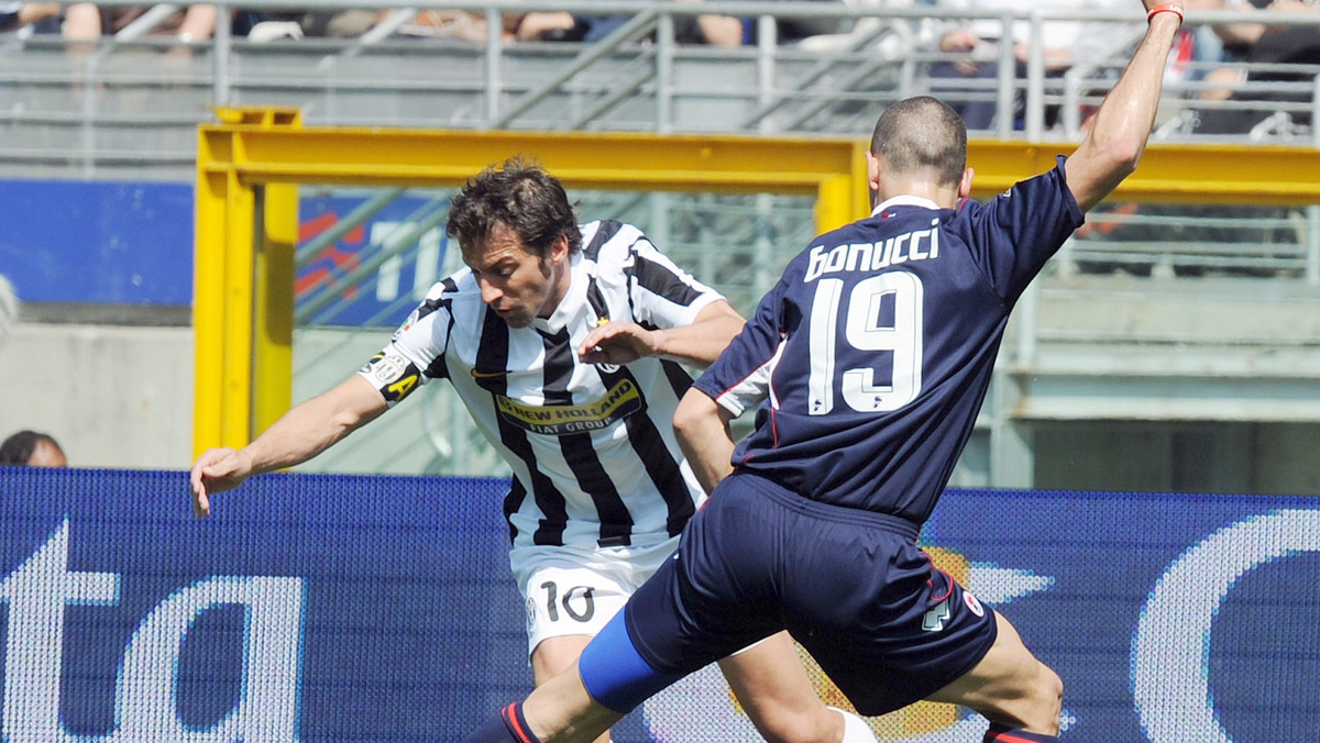 Juventus Turyn pokonał AS Bari 3:0 (0:0) w meczu 35. kolejki włoskiej Serie A. Dzięki zwycięstwu piłkarze Starej Damy zachowali szanse na zajęcie czwartego miejsca w lidze, które gwarantuje awans do eliminacji Ligi Mistrzów. W tej chwili do Palermo Bianconeri tracą cztery punkty. Wyłoniono też pierwszego spadkowicza. Jest nim Livorno Calcio.