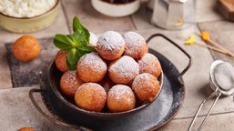 błyskawiczne pączki z przepisu mistrza rączki. puszyste i chrupiące jednocześnie