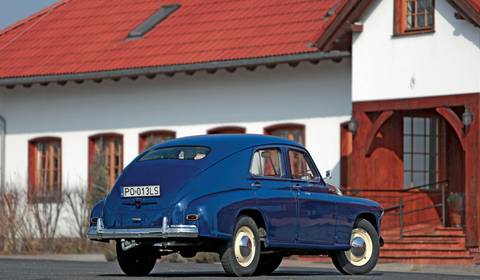 50 lat temu zakończono produkcję Warszawy. Oto 11 niesamowitych historii o legendzie PRL
