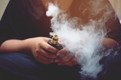 Legalna, powszechna i silniejsza niż heroina? Można ją kupić w każdym kiosku [WYWIAD]