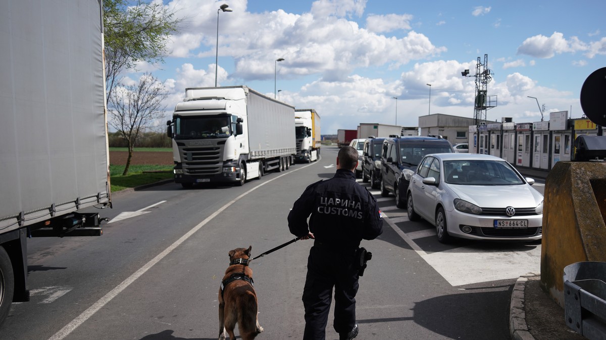 TERETNJACI ČEKAJU I DO ČETIRI SATA! Stanje na putevima u Srbiji: Na prelazu Bački Vinogradi još DANAS produženo radno vreme