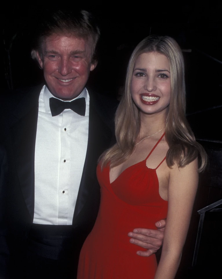 Od bogatego dziecka do pierwszej córki. Życie Ivanki Trump (na zdj. z ojcem)