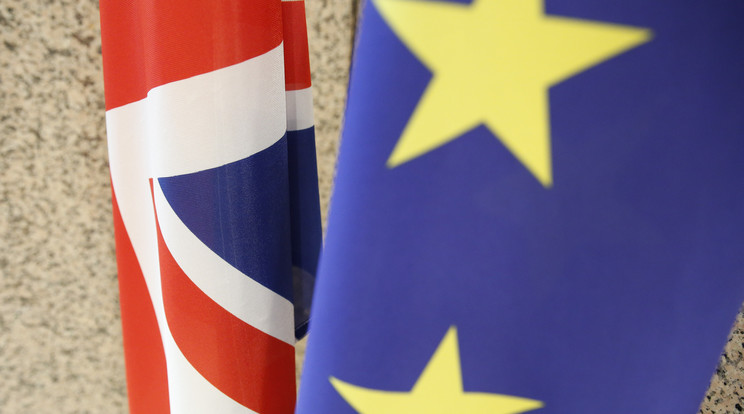 Az Egyesült Királyság és a EU közt megindultak a kilépési tárgyalások