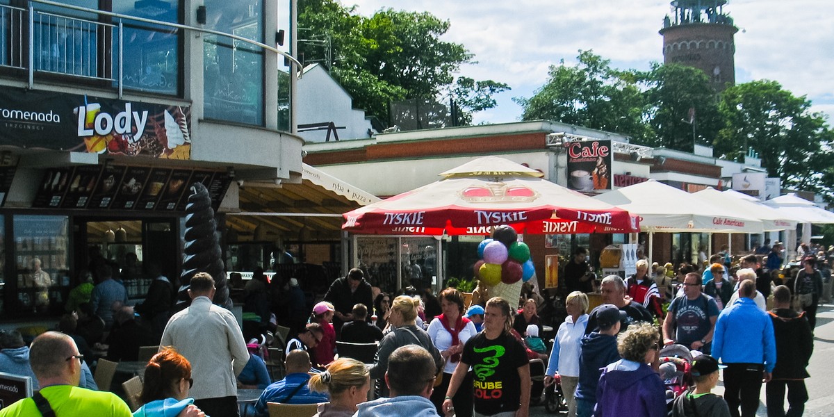 Policja ostrzega przed oszustami nad morzem.