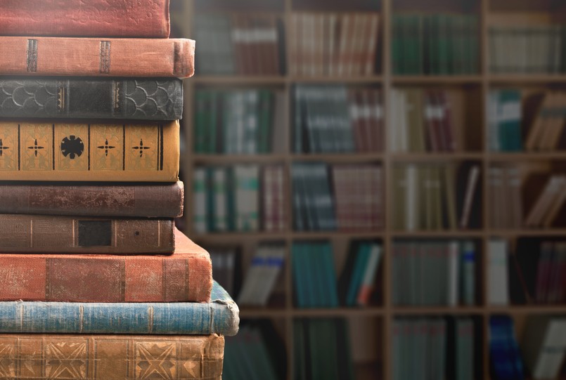 Nieco trudny QUIZ z literatury. Uzupełnij tytuł książki. Polegniesz już na 3. pytaniu?