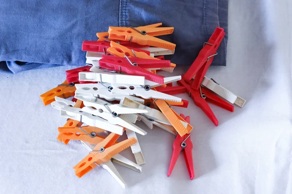 ERA ŠTIPALJKI JE OKONČANA, pametni ljudi SUŠE VEŠ NA OVAJ NAČIN: Verujte, odeća će vam biti zahvalna, a NOVI-STARI TREND je tu, pred očima