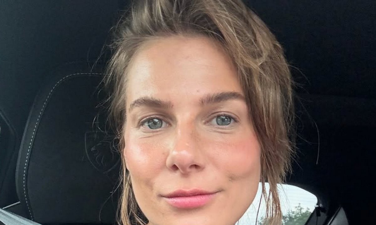 Zapomnij o hybrydzie. "Naked nails" to nowy hit. Pokochała je Marta Wierzbicka