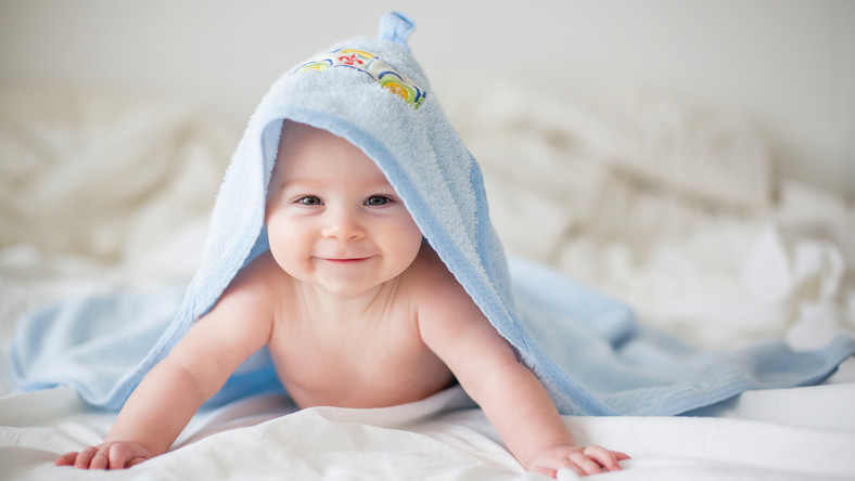 Zielona kupka u niemowlaka – zaparcia, ząbkowanie, katar