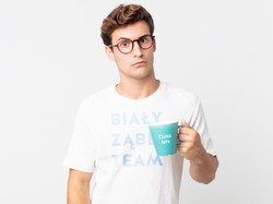 10 produktów spożywczych, które najbardziej przyczyniają się do powstawiania przebarwień na zębach