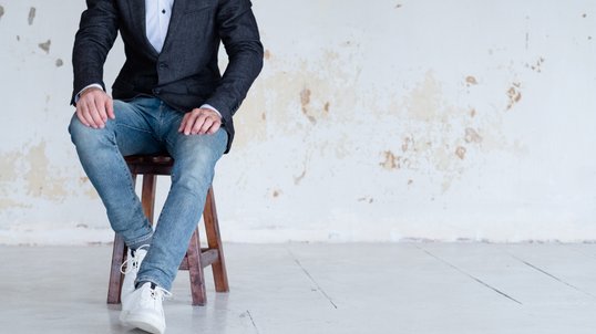 Jak Nosic Trampki Do Garnituru