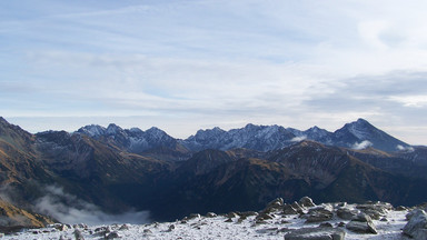 W Tatrach lawinowa "trójka", na szczytach metr śniegu
