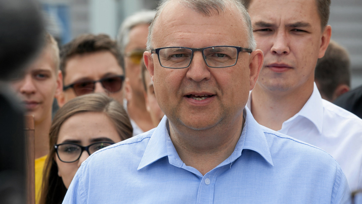 Kazimierz Michał Ujazdowski ma największe szanse na objęcie mandatu senatora ze stołecznego okręgu nr 44, jednak blisko co piąty badany nie wie na kogo odda swój głos - informuje "Rzeczpospolita". 